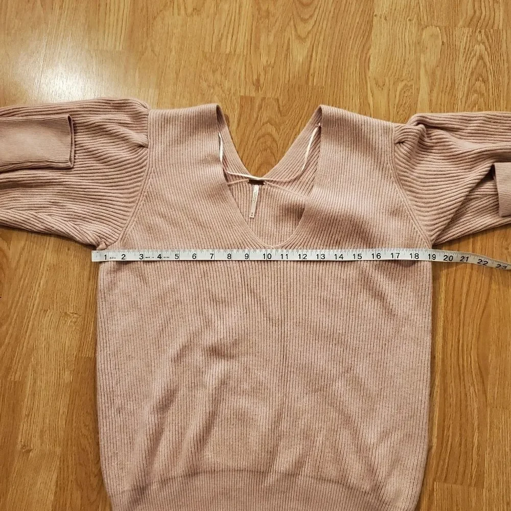Free People Gingersnap Sweater sz Medium in Pink